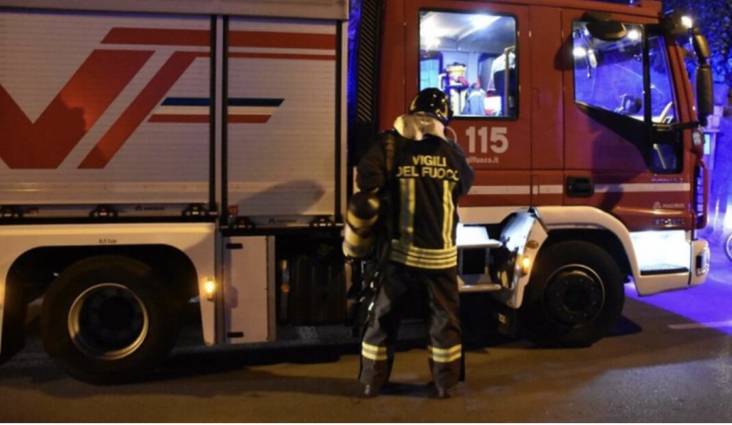 Muore dopo il fuori strada con l'auto dopo l'incidente