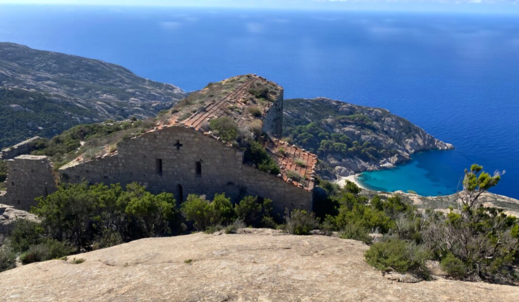 Isola di Montecristo: al via prenotazioni per visite guidate 2025