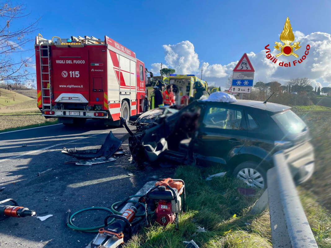 In ospedale con Pegaso dopo lo scontro in auto contro un bus