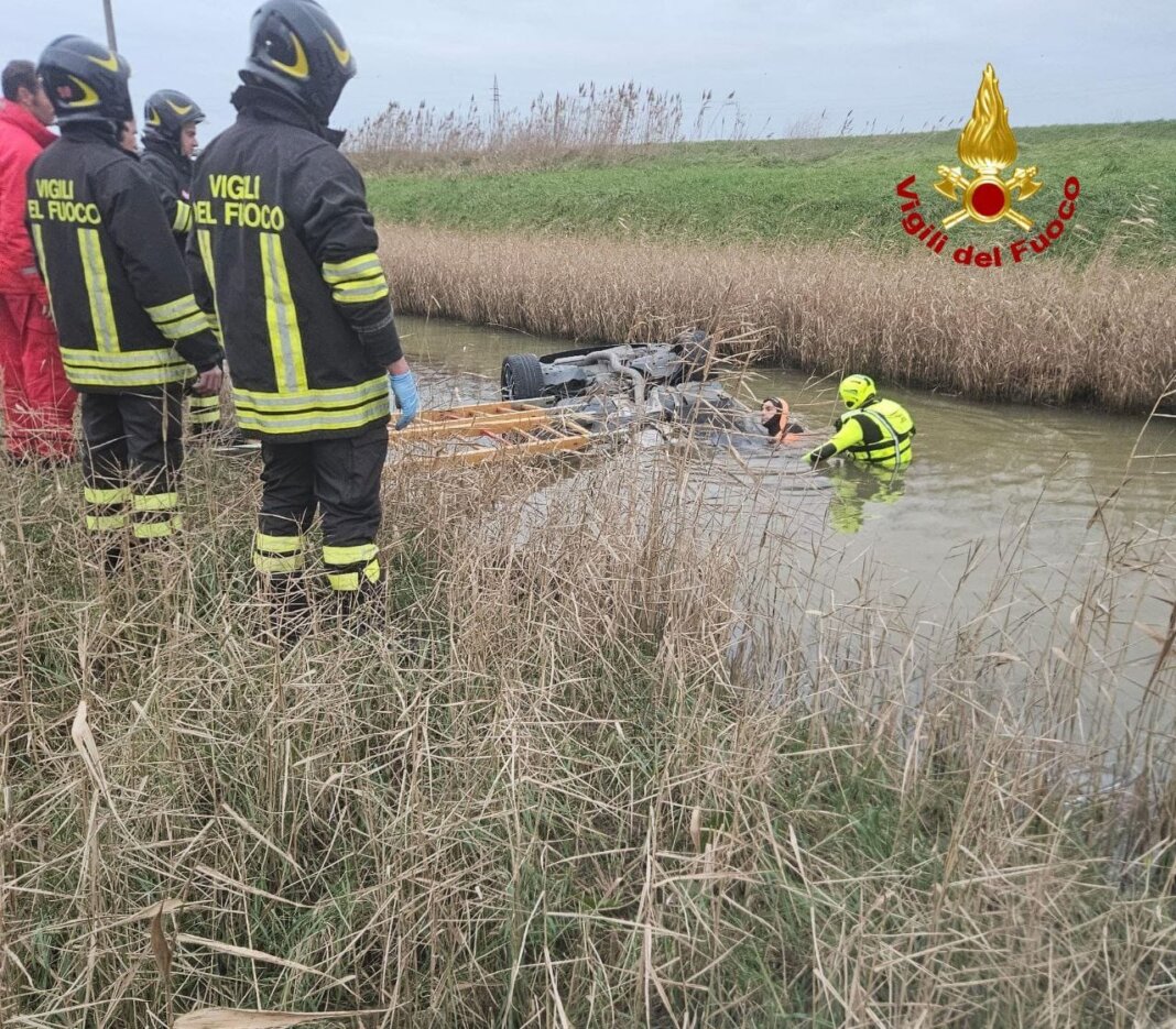 Tragedia in FiPiLi: auto travolta da carico di un camion. Uomo di 38 anni perde la vita