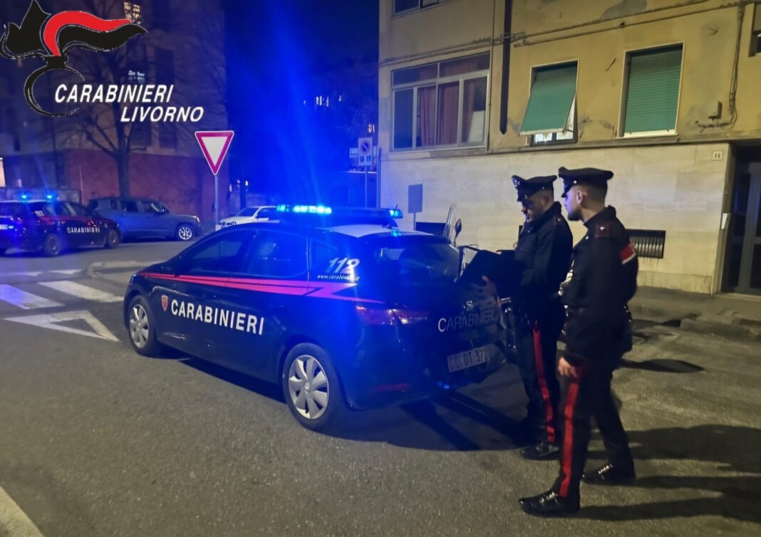 Precipita dal quarto piano a Livorno: donna trovata senza vita