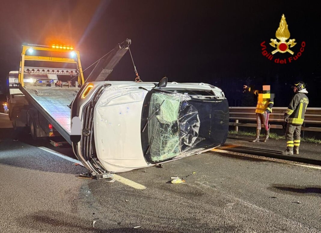 Si ribalta con l'auto dopo l'incidente a catena sulla A11