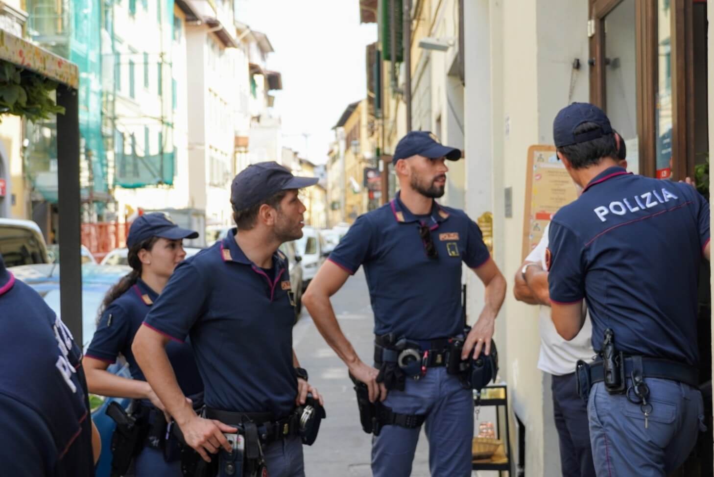 Scontrino nel locale, ma l’alcol per i minori si ritira in un’auto parcheggiata fuori: stop all’attività