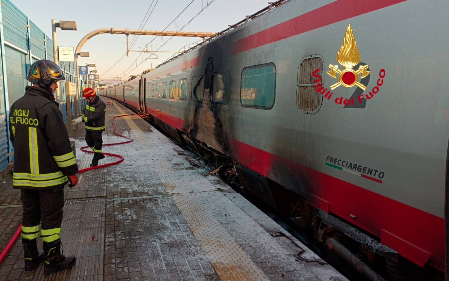 Treno in fiamme a Lastra a Signa: passeggeri evacuati. Non ci sono feriti