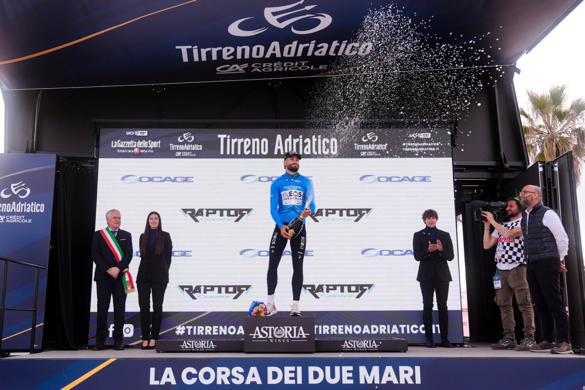 Tirreno Adriatico, la cronometro va secondo pronostico: la prima maglia azzurra è Ganna