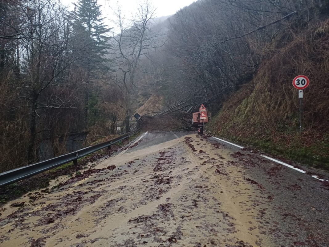 Tante frazioni ancora isolate in Mugello e Valdisieve. Riapre la provinciale 303