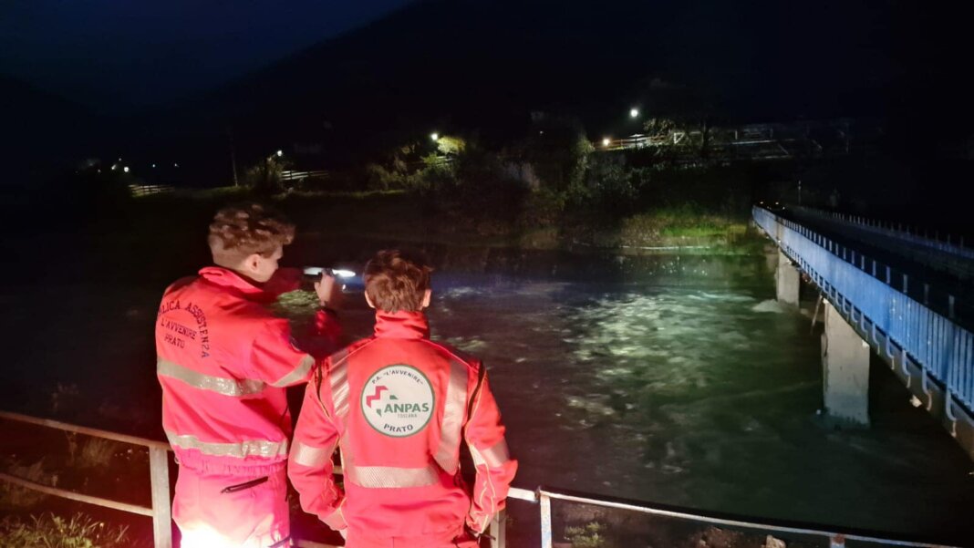 Prato, tanti interventi in due giorni di allerta meteo: due famiglie ancora evacuate