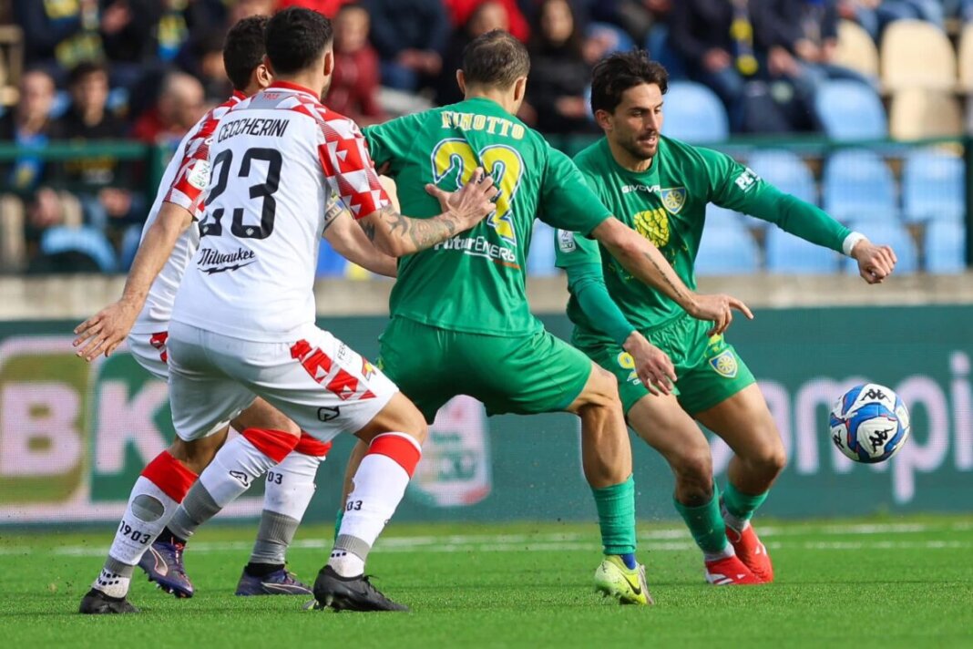 Una Carrarese in forma si fa raggiungere solo nel finale dalla Cremonese