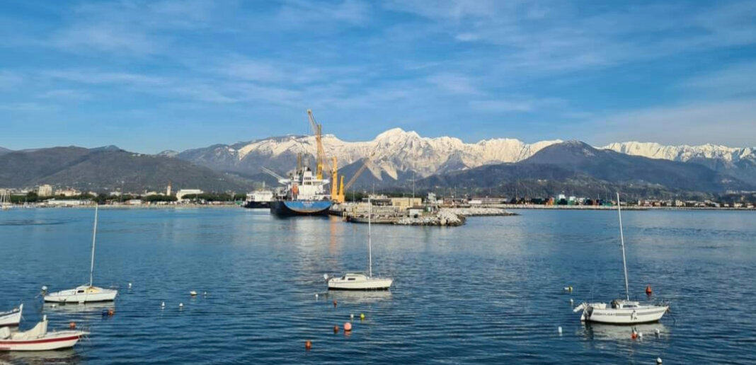 No ampliamento porto di Carrara: sindaco Forte dei Marmi dà il via a petizione