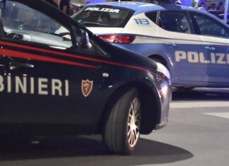 Reggio Emilia, aggredisce donna con cacciavite e investe due persone: fermato 26enne
