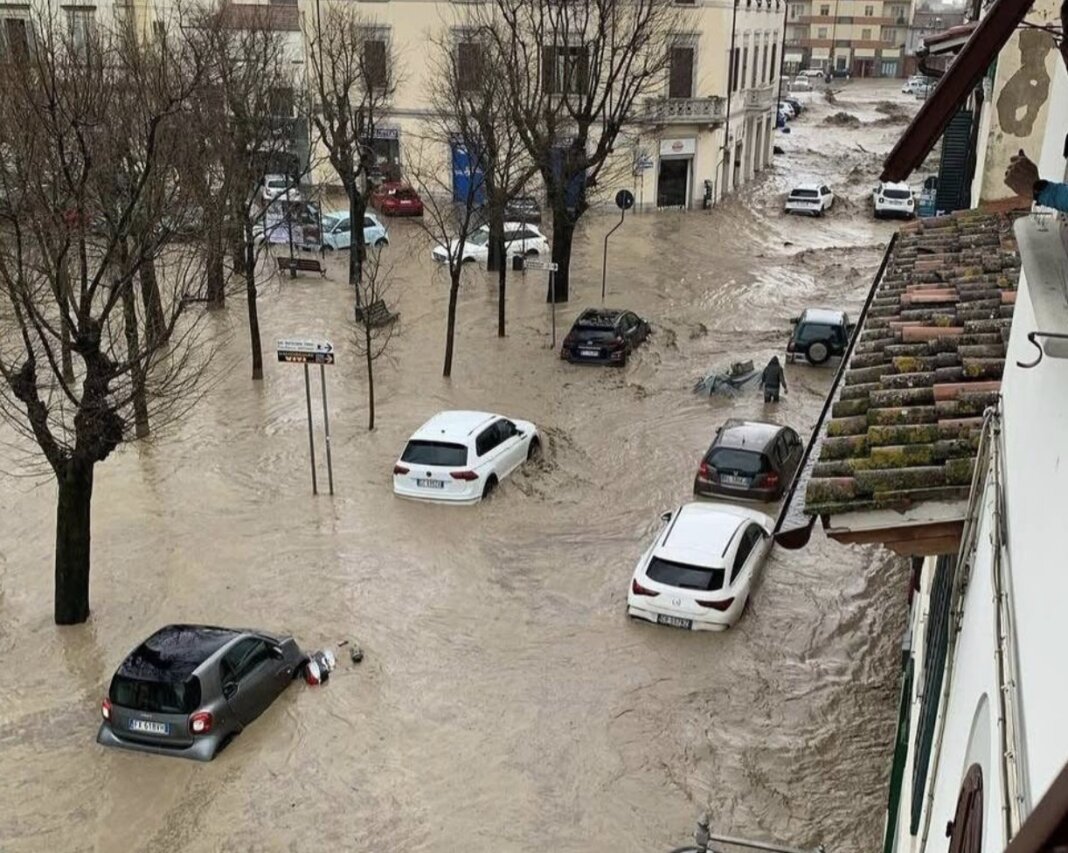 Alluvione a Sesto Fiorentino, lento ritorno alla normalità: strade chiuse per la ripulitura