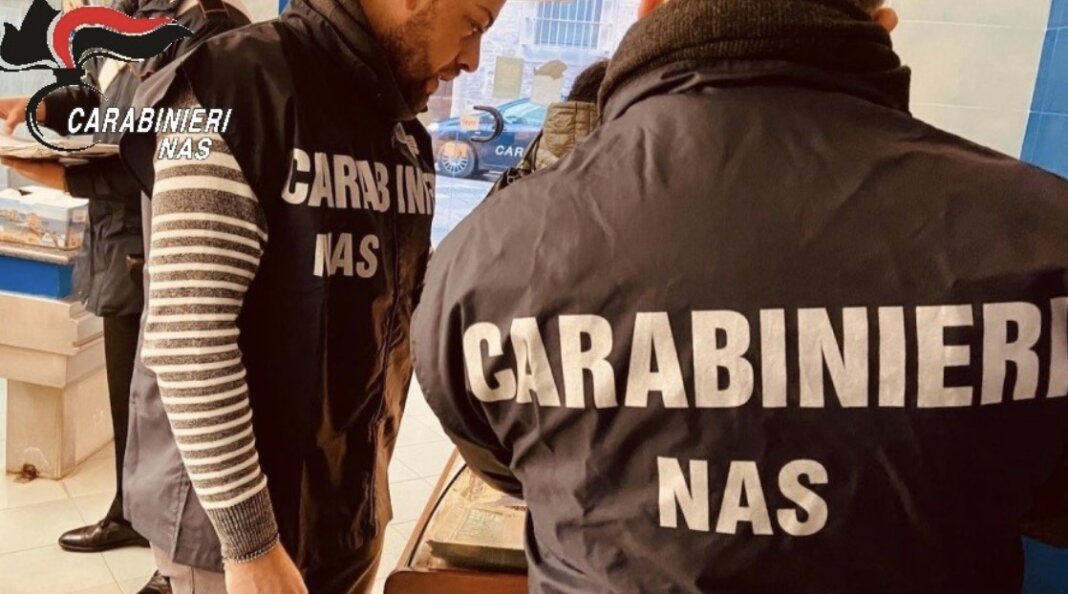 Scarsa igiene nel bar pasticceria a Livorno: attività sospesa e maximulta