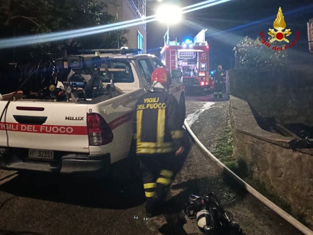 Paura per un incendio di un sottotetto a Castel del Piano