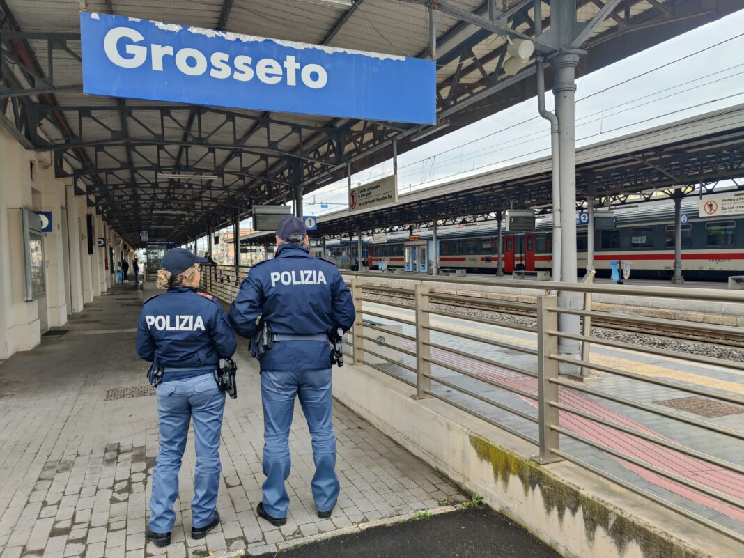 Senza biglietto sul treno aggredisce gli agenti Polfer: arrestato