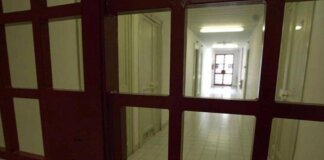 Bimba morta a Bordighera, giudice non convalida arresto ma madre resta in carcere