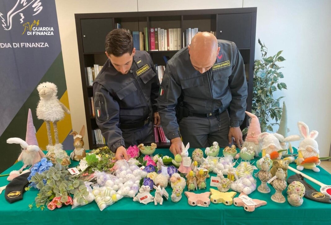 Oggetti non adatti alla vendita nei negozi del Pistoiese: multe e sequestri