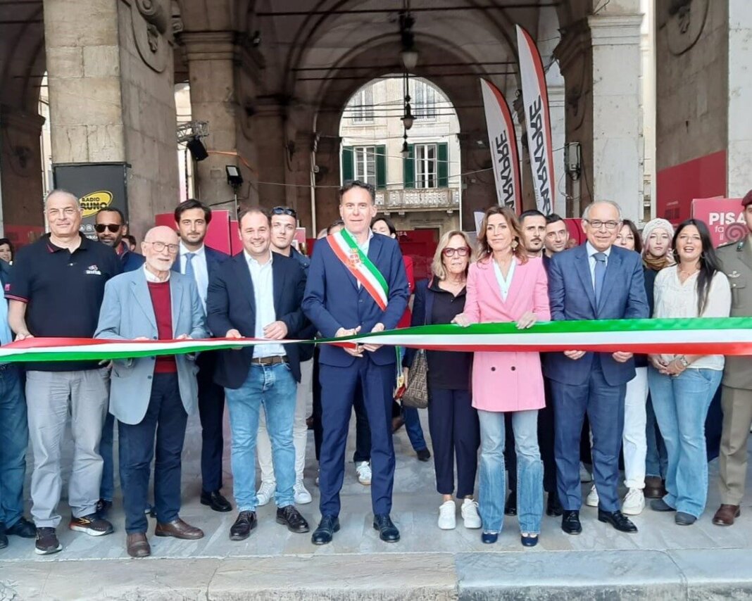 Verso il Giro d'Italia, apre a Pisa sotto le Logge di Banchi la Bike Arena