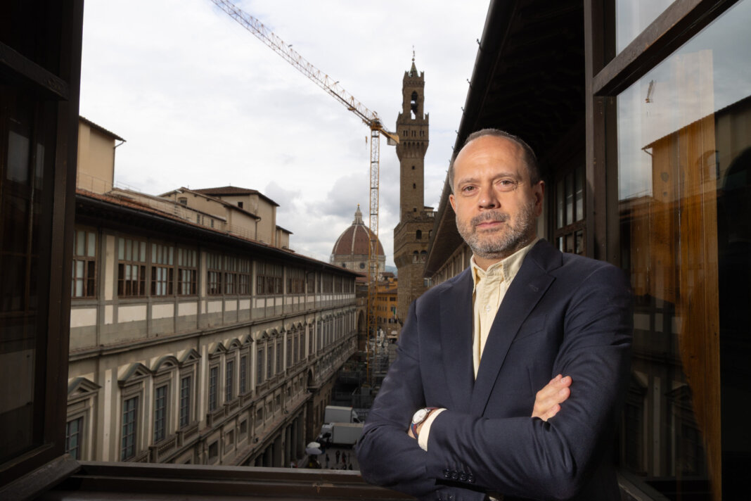 Via dopo quasi 20 anni la maxi gru per l'ampliamento degli Uffizi