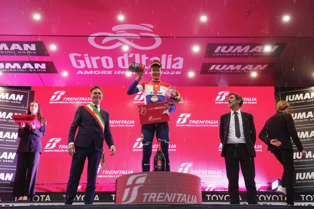 Dan Hoole (Lidl Trek) vince la crono Lucca - Pisa, la classifica generae si accorcia (foto LaPresse per ufficio stampa Rcs)