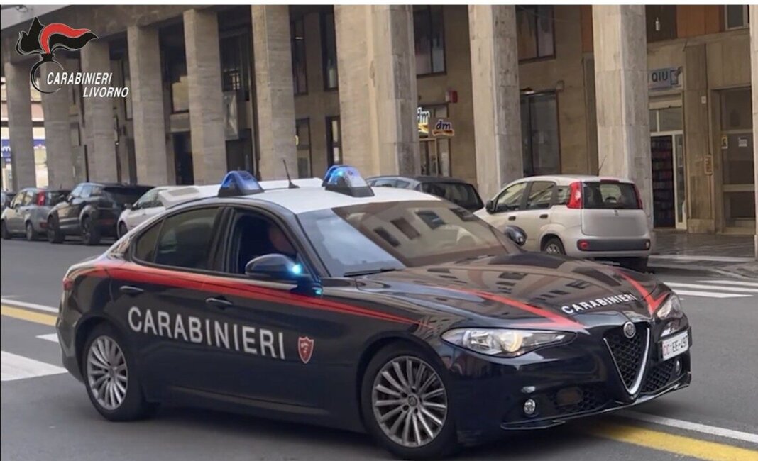 Si strappa il braccialetto elettronico ed evade dai domiciliari: ora è in carcere