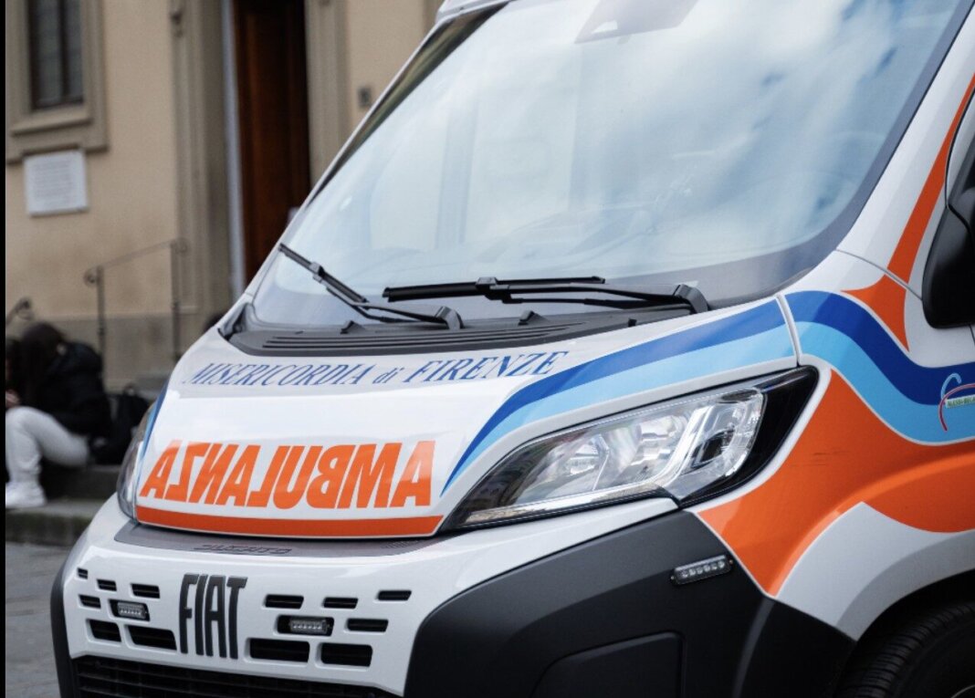 Cade mentre lavora ad un muro e muore: infortunio fatale a Firenze