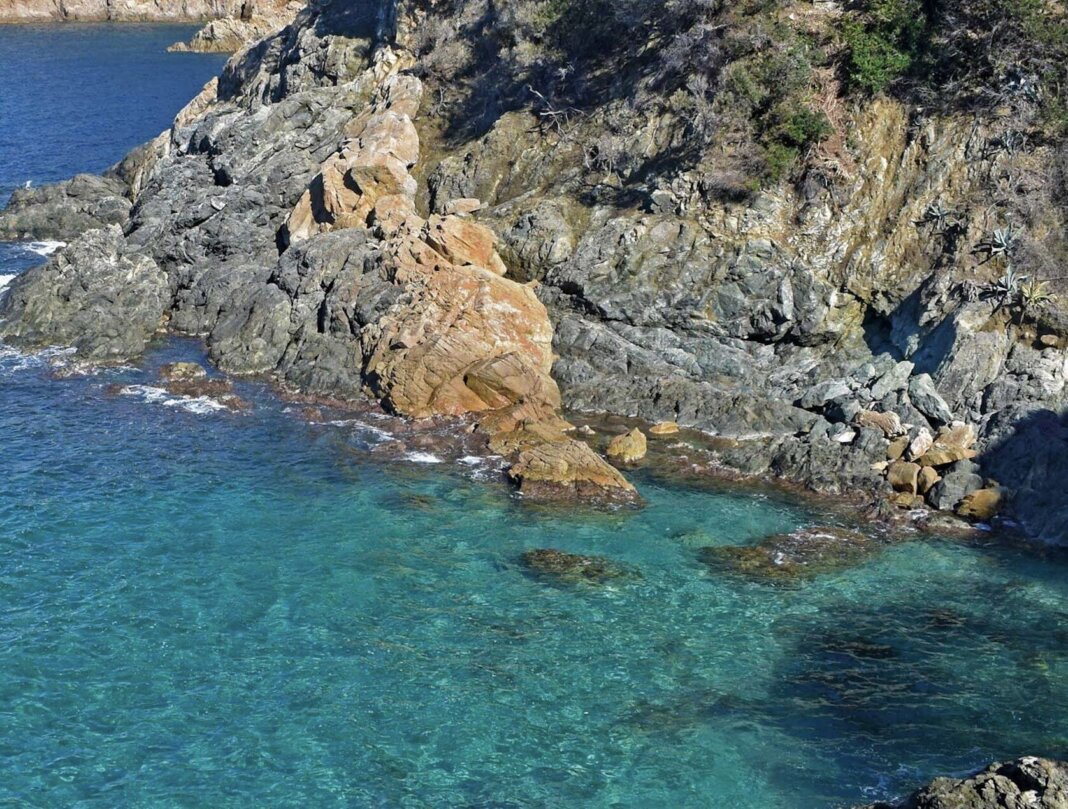 Qualità del mare, 19 bandiere blu per la Toscana: ritorna a sventolare quella di Marciana Marina