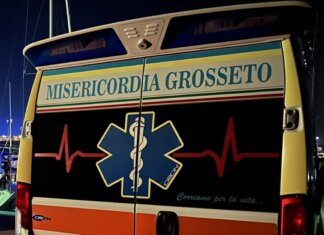 Rischia di annegare a Follonica: scattano i soccorsi per una donna di 63 anni
