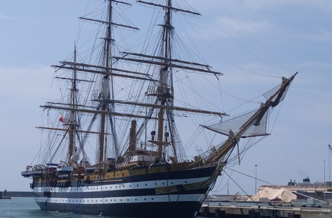 Nave Vespucci torna a Livorno: tutto esaurito per la più bella del mondo