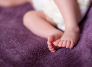 Usa, mamma mette la figlia neonata nel forno invece che nella culla e la piccola muore: “È stato un errore”. Condannata