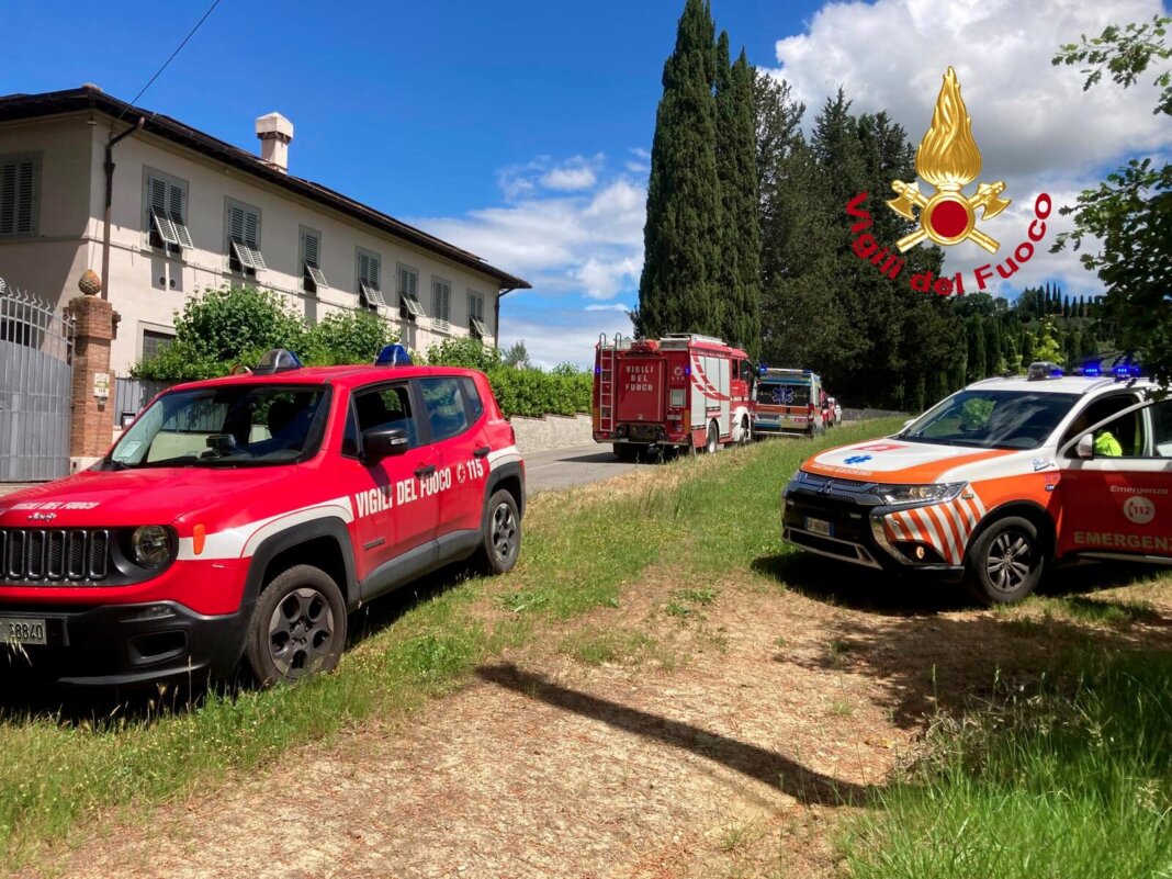 Muore schiacciato sotto il trattore in un campo a Montespertoli