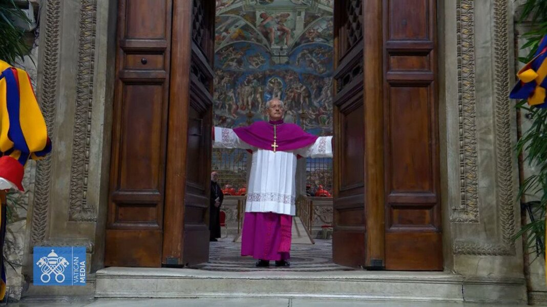 Betori e Lojudice in Conclave: Extra Omnes. Al via elezione del nuovo Pontefice