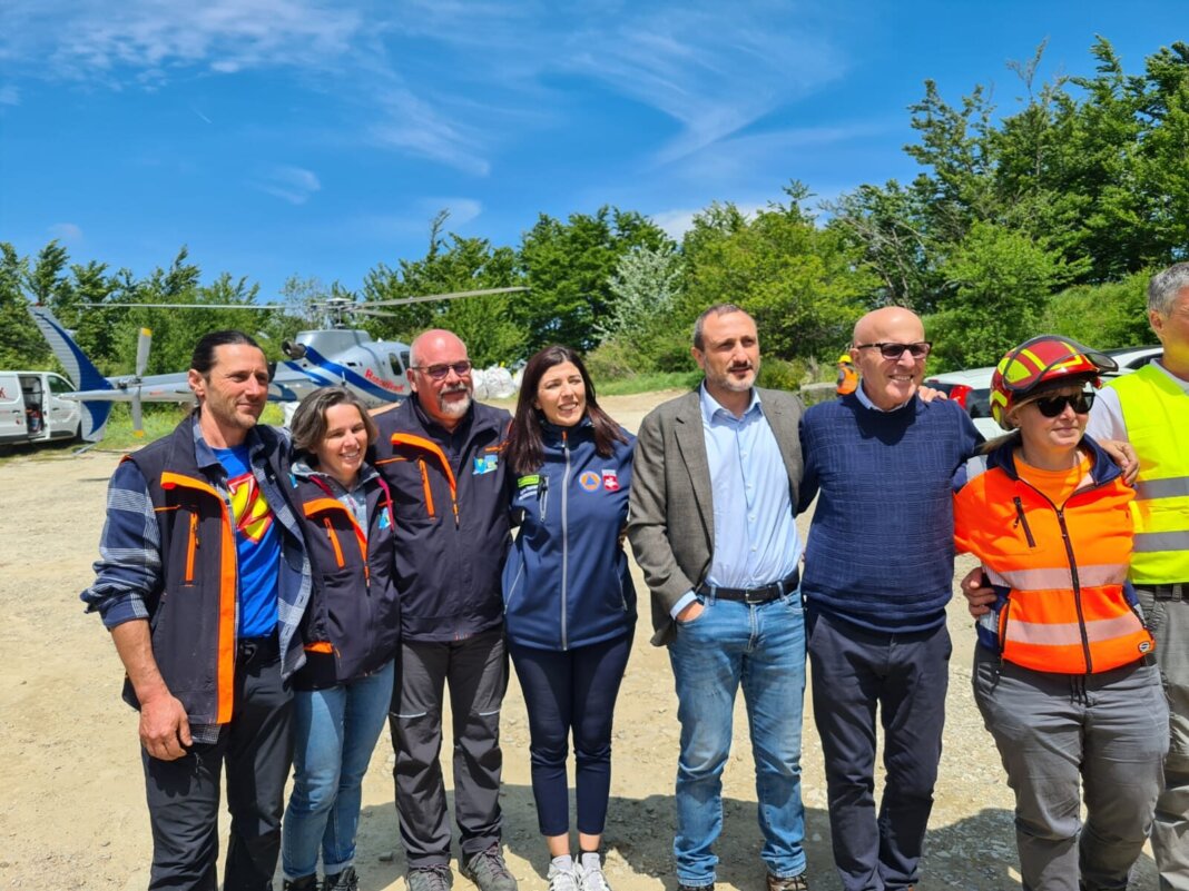 Partita la rimozione con gli elicotteri dei rifiuti sul torrente Rovigo