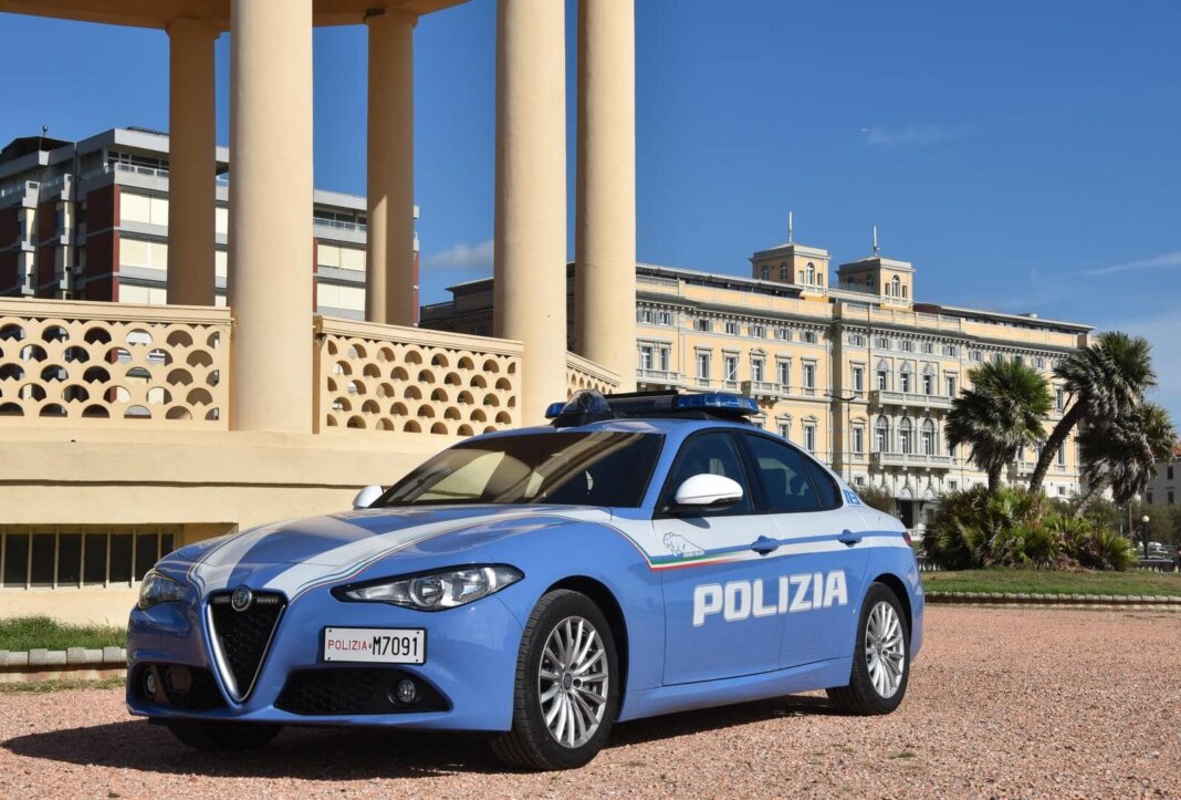 Nasconde l'hashish negli slip ma non sfugge agli agenti di polizia: arrestato
