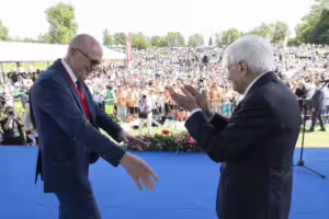 Mattarella a Rondine coi giovani per la pace: "UE sia unita resistendo ad attacchi che subisce da esterno e interno"