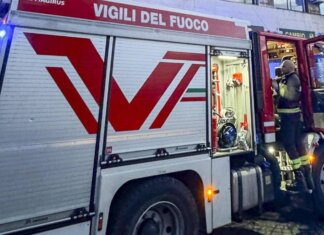 Incendio divampa in un’abitazione di Pontedera: evacuato l’edificio