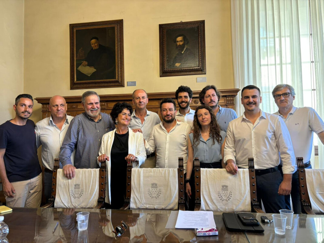Un consiglio straordinario per affrontare il tema delle dimissioni della sindaca Bugetti