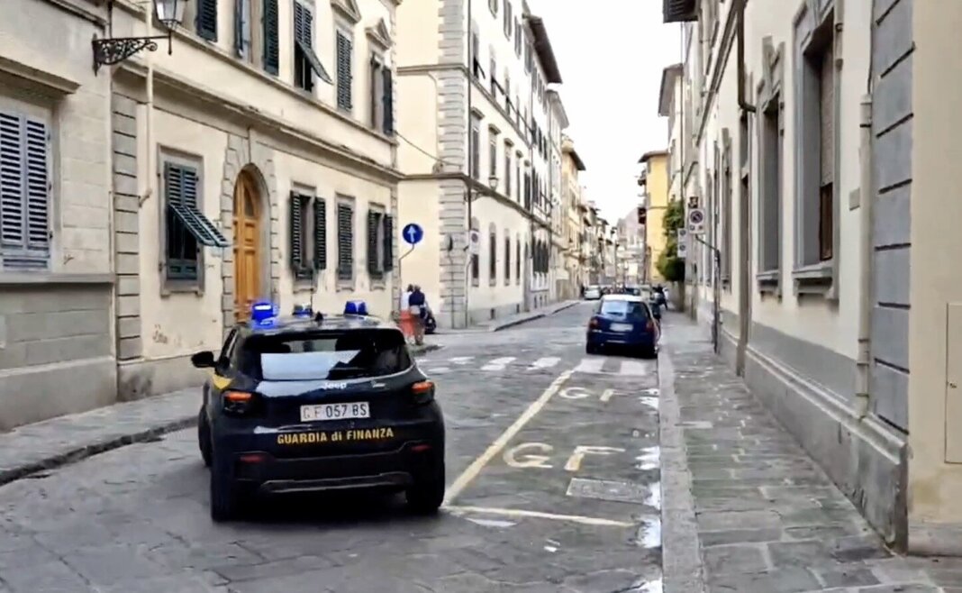 Frode fiscale con le fatture per operazioni inesistenti: scatta il maxisequestro