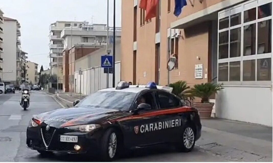 Si scaglia contro i sanitari del pronto soccorso di Livorno: in carcere
