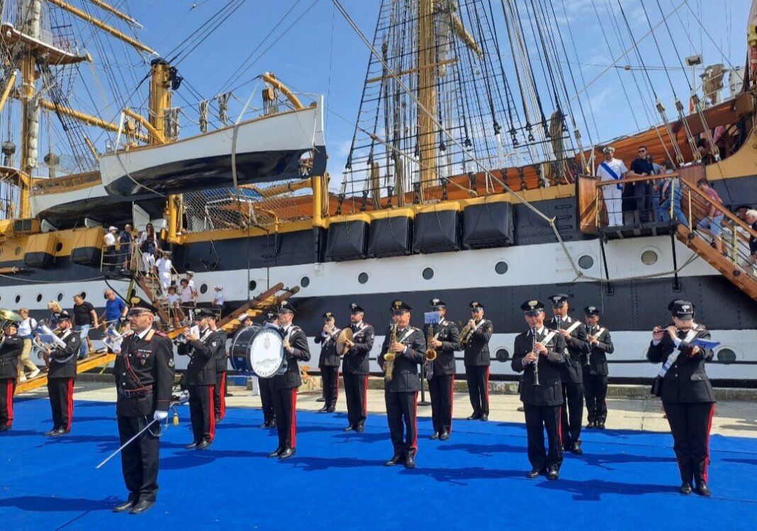 Spettacolo Vespucci a Livorno: tutti a bordo della più bella del mondo