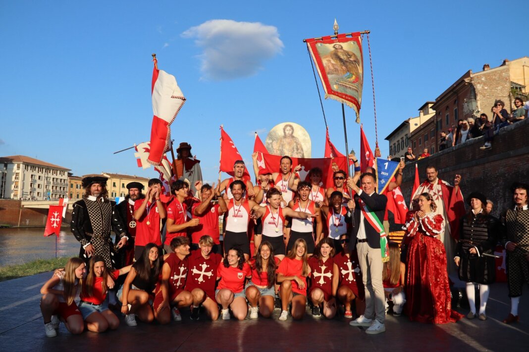 Palio di San Ranieri, trionfa la barca rossa di San Martino