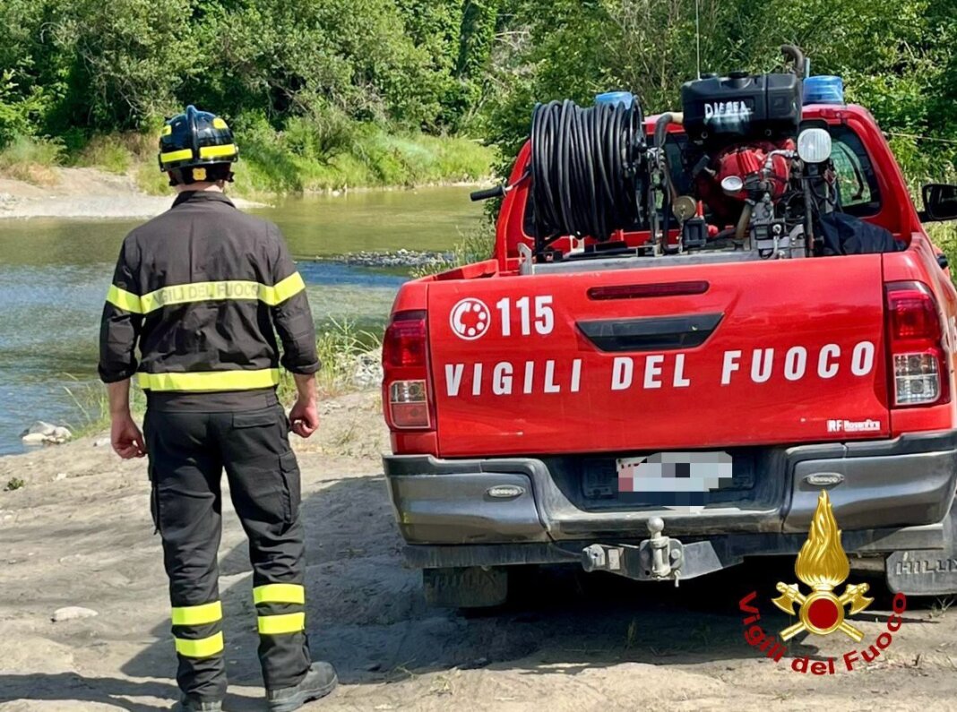 Malore mentre è in acqua al Masso delle Fanciulle, in elisoccorso all'ospedale