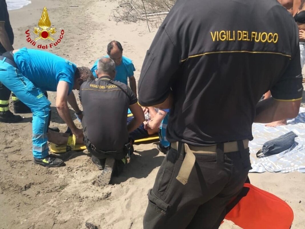 Non riesce più a muoversi mentre è in spiaggia, soccorso a Principina a Mare