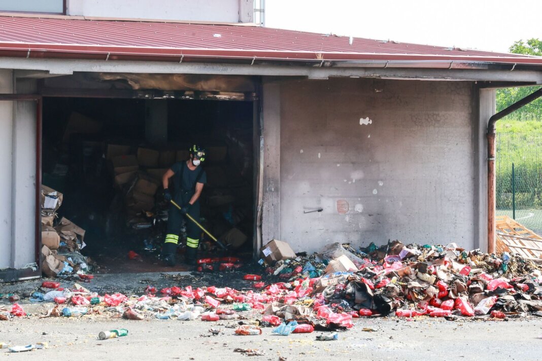 Incendio al centro di recupero solidale, si mobilitano i sindaci