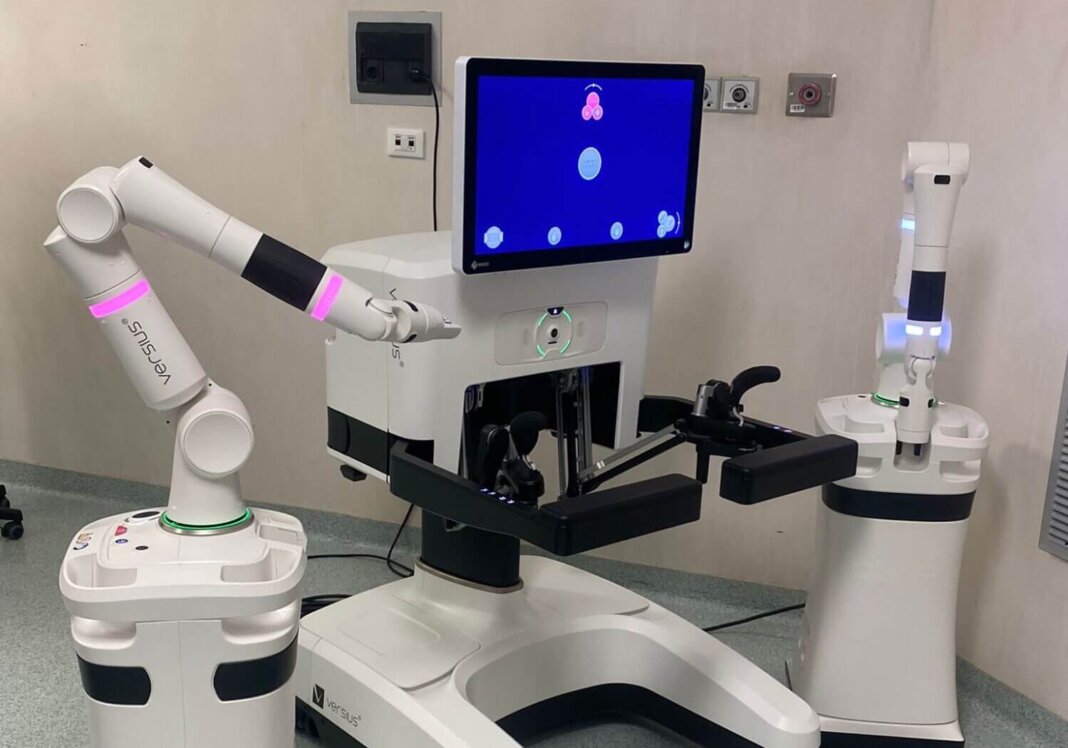 All'ospedale di Livorno arriva il robot chirurgico per le procedure mininvasive