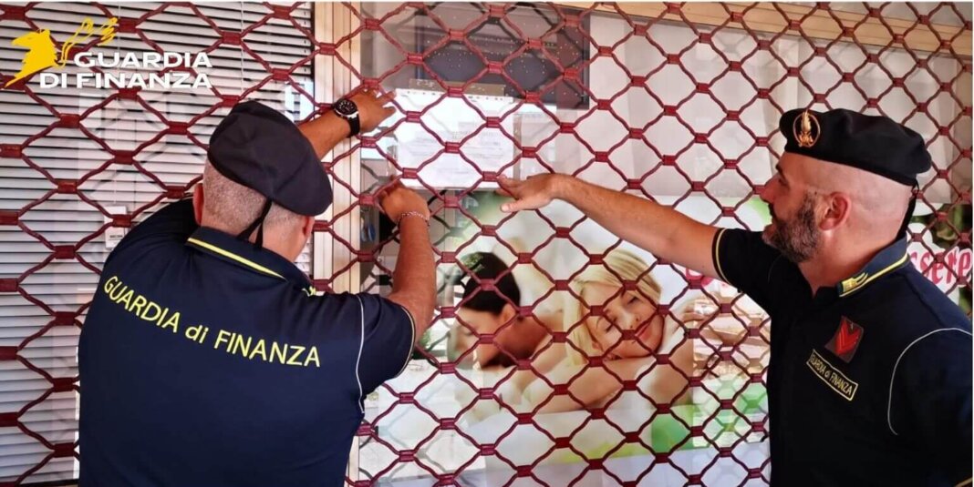 Prostituzione nel finto centro massaggi a Pontedera: sigilli e denunce dalla Guardia di Finanza