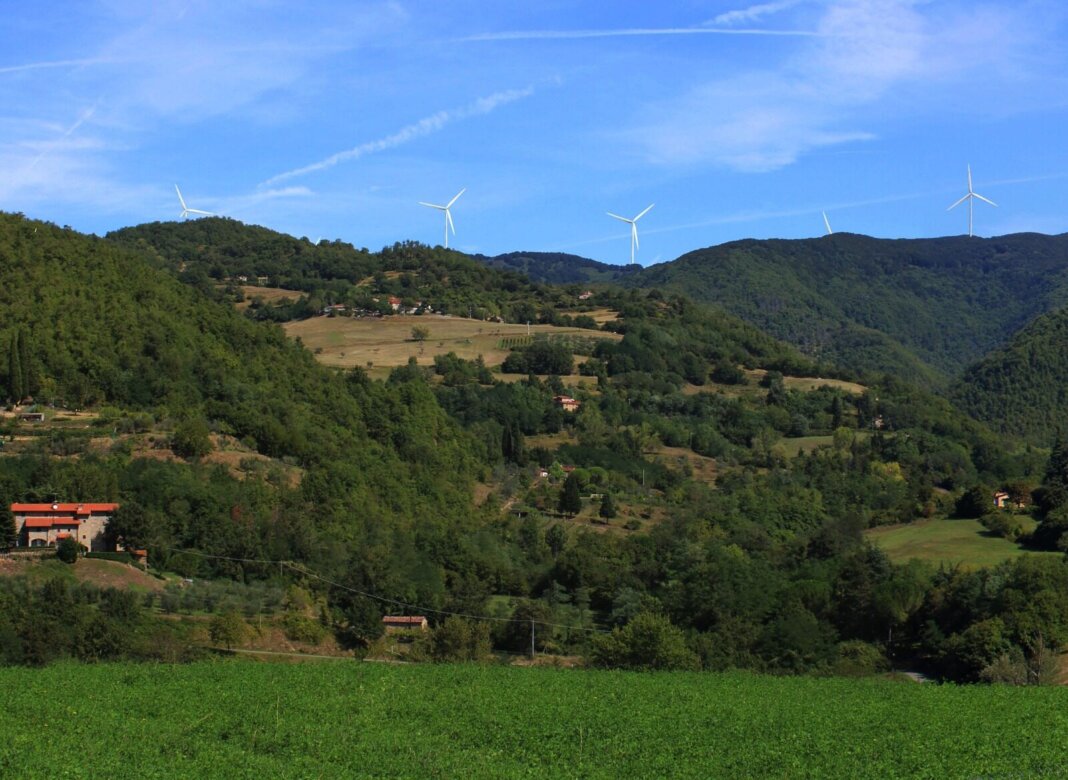 Giallo per il blitz di 50 persone incappucciate al cantiere dell'impianto eolico sul Giogo