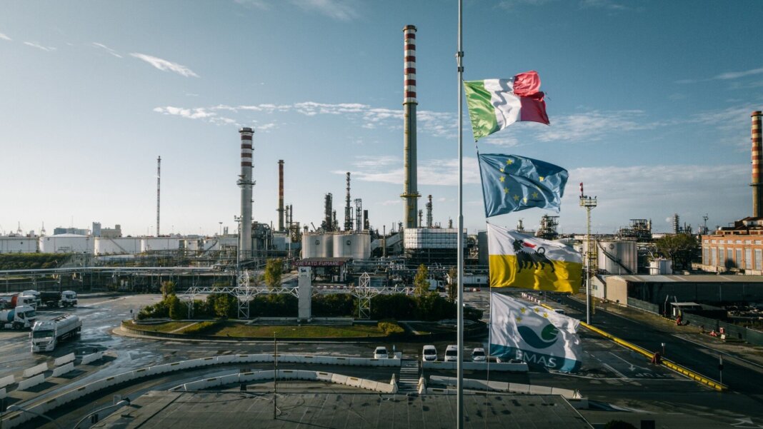 Bei-Eni, 500 milioni per la conversione dell'impianto di Livorno in una bioraffineria