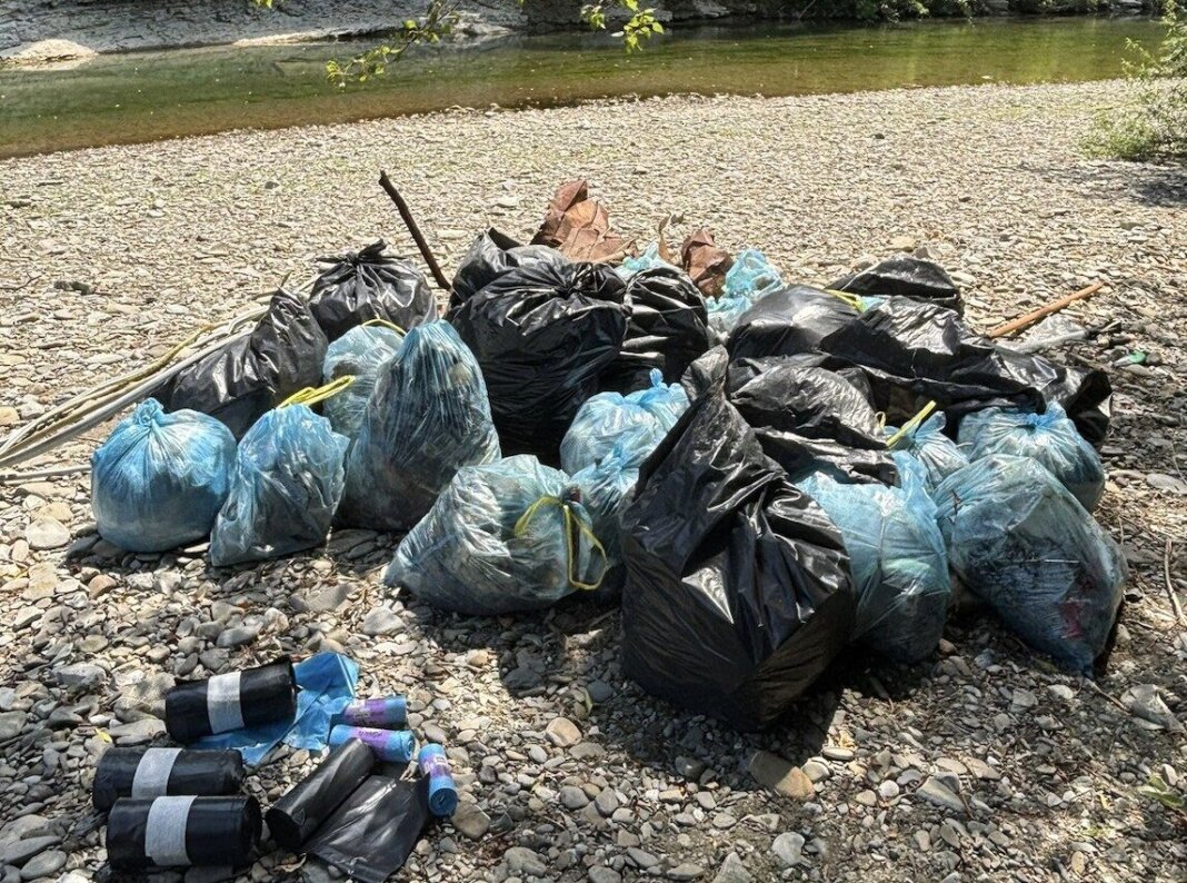 Con 'Puliamo il mondo' rimossi circa 100 quintali di rifiuti alla discarica emersa con l'alluvione in Mugello