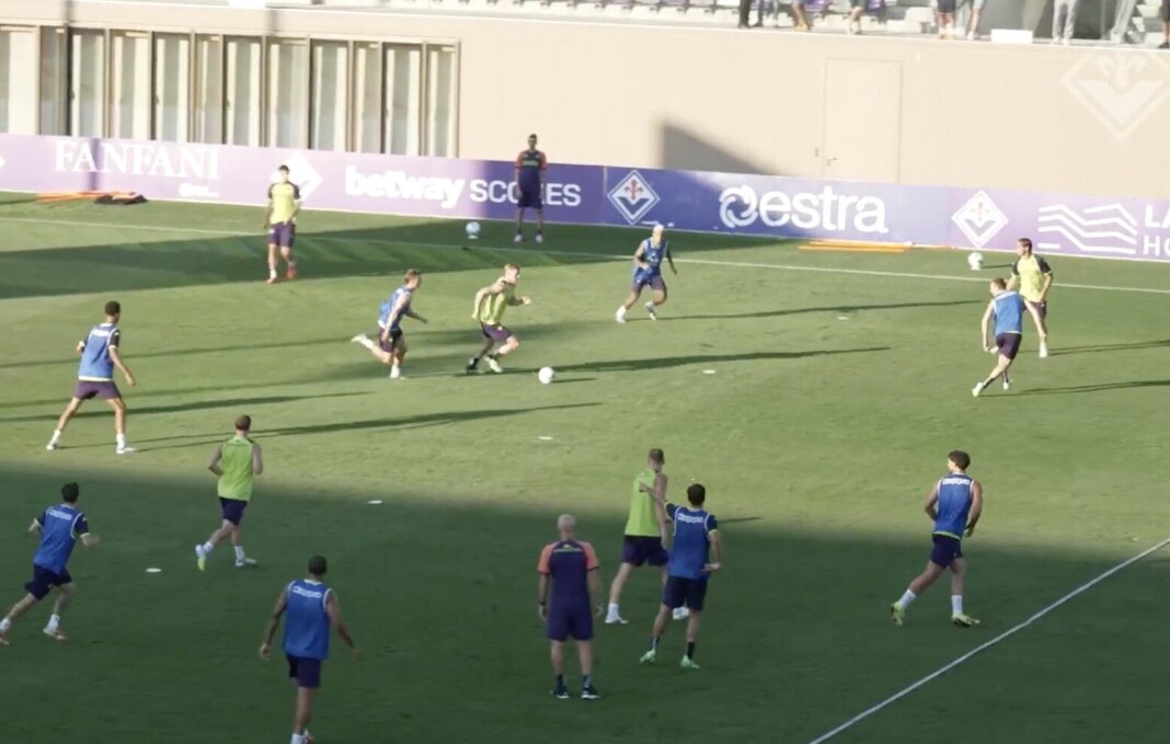 Fiorentina, prove di 3-5-2 con Pioli al Viola Park. Il preliminare di Conference al Mapei Stadium
