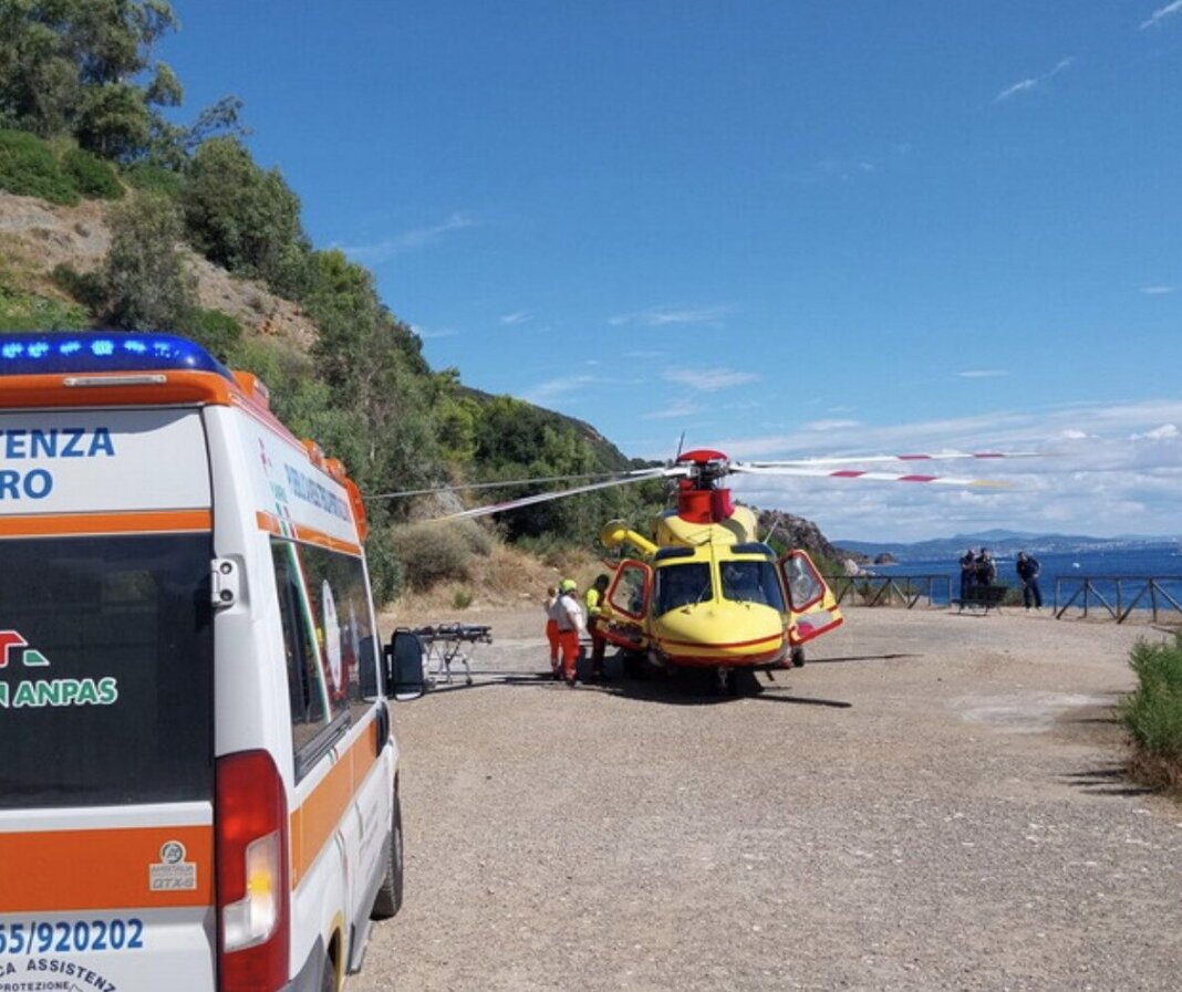 Arresto cardiaco mentre fa il bagno: muore a 82 anni